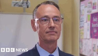 Investigation into replacement of top civil servant