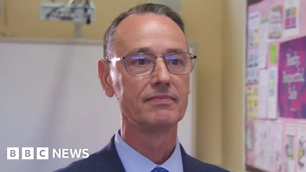 Investigation into replacement of top civil servant