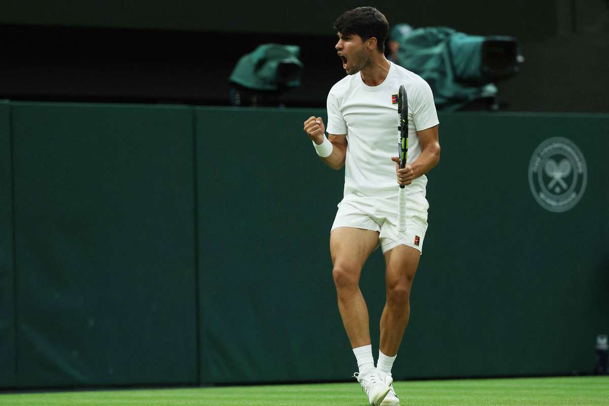 Carlos Alcaraz fights back from a set down to beat Andrey Rublev at Wimbledon