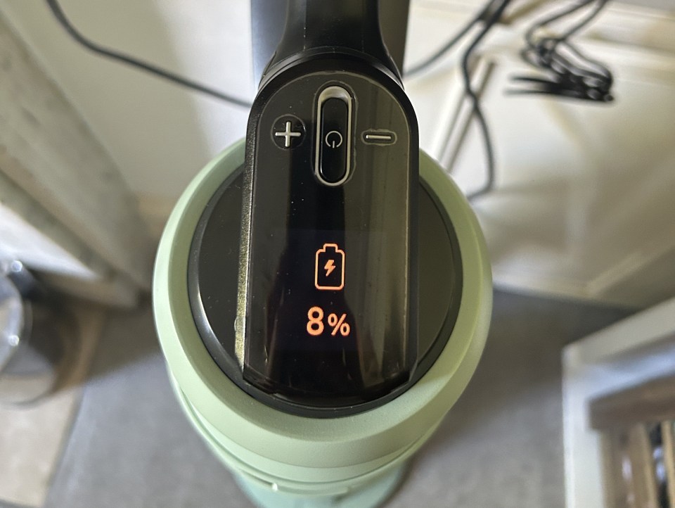 Cordless vacuum cleaner battery at 8% charge.