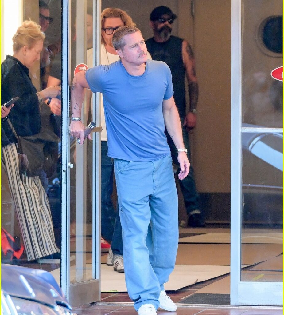 brad pitt cliff booth set 045186668