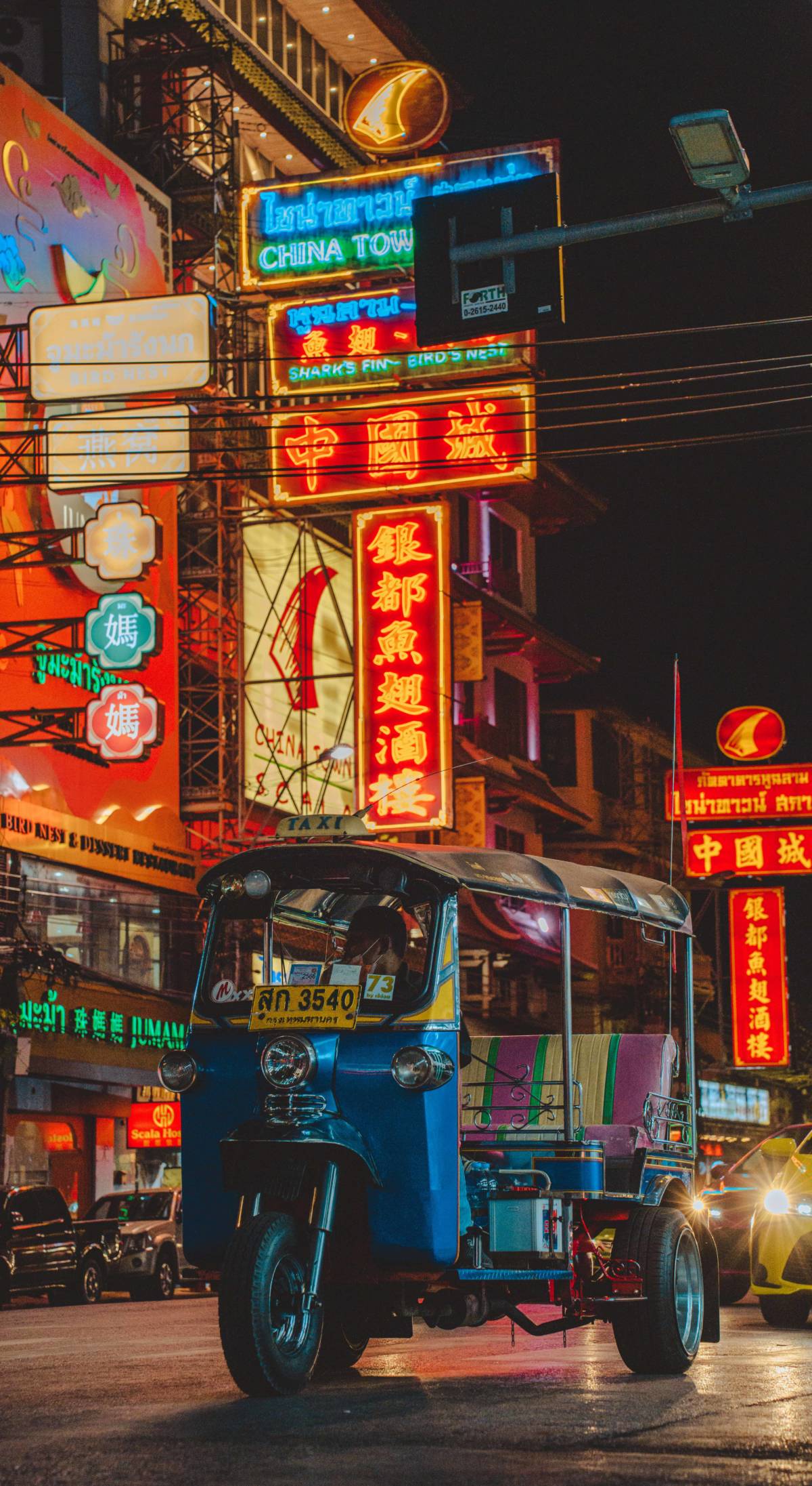 tuk tuk in chinatown bangkok