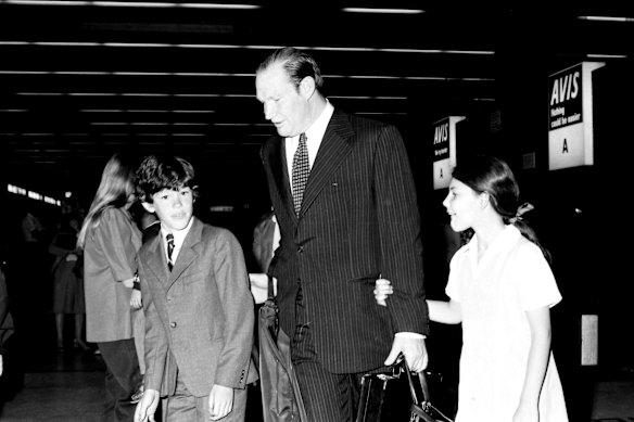 Kerry Packer is met by children James and Gretel at Sydney Airport in 1977.