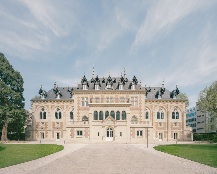 Château of the Hertford British Hospital Rehabilitation / Maud Caubet Architectes - Exterior Photography, Column, Arcade