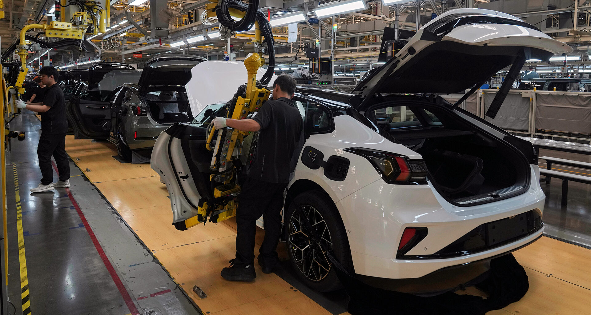 China v EU: The fight for Europe’s electric vehicle market | Business and Economy