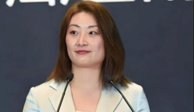Kelly Zong’s delay in setting up trusts worth US$2.1 billion for her half-siblings has prompted them to file a lawsuit.