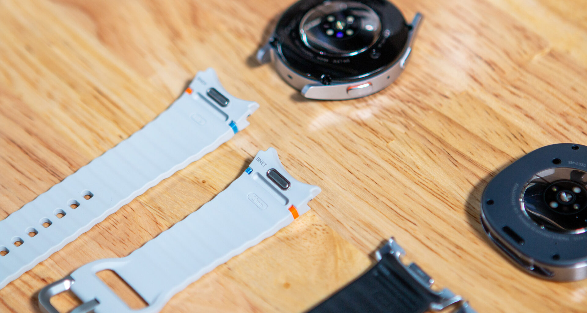 Samsung Galaxy Watch band connector comparison hands-on