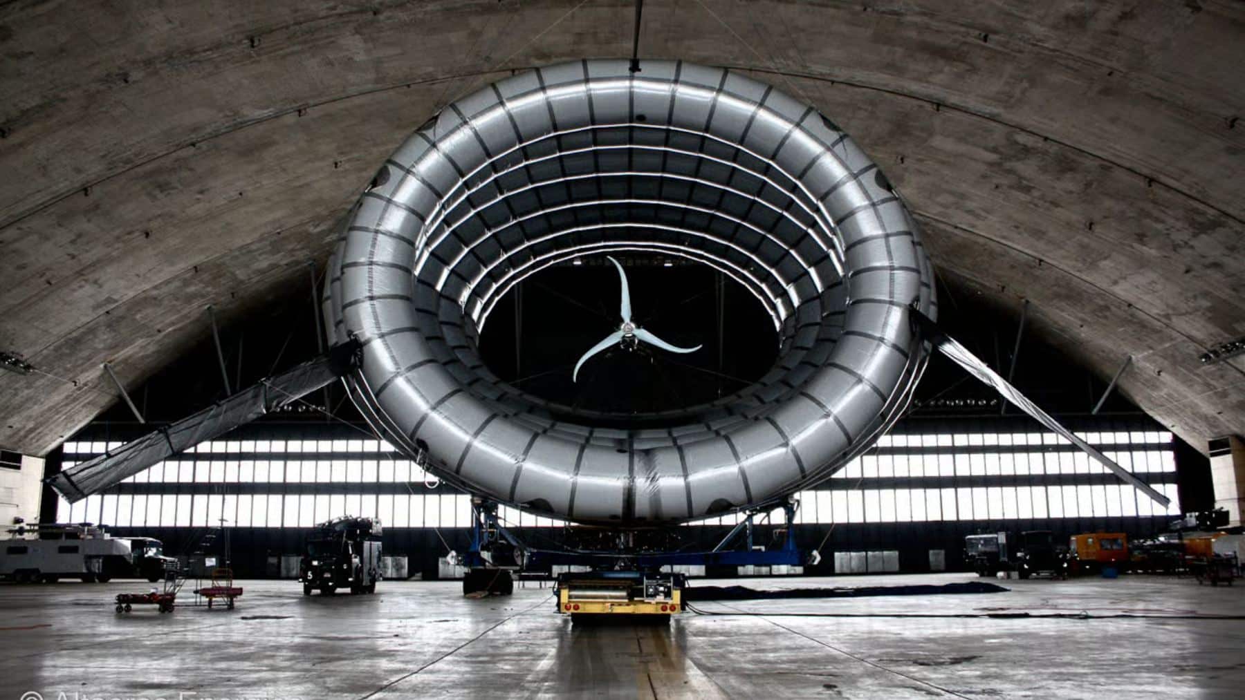 Flying wind turbine