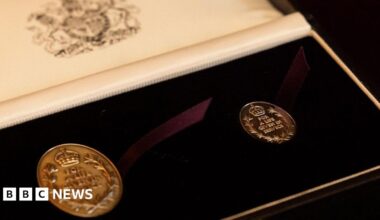 The picture shows two medals with the words for a life given in service in a case with a purple ribbon