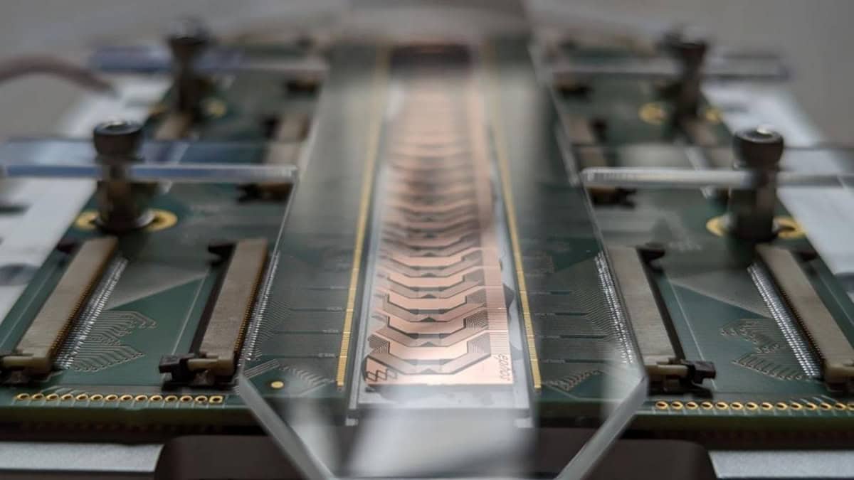 Scientists Are Building a Quantum Computer With Chips Made out of Glass