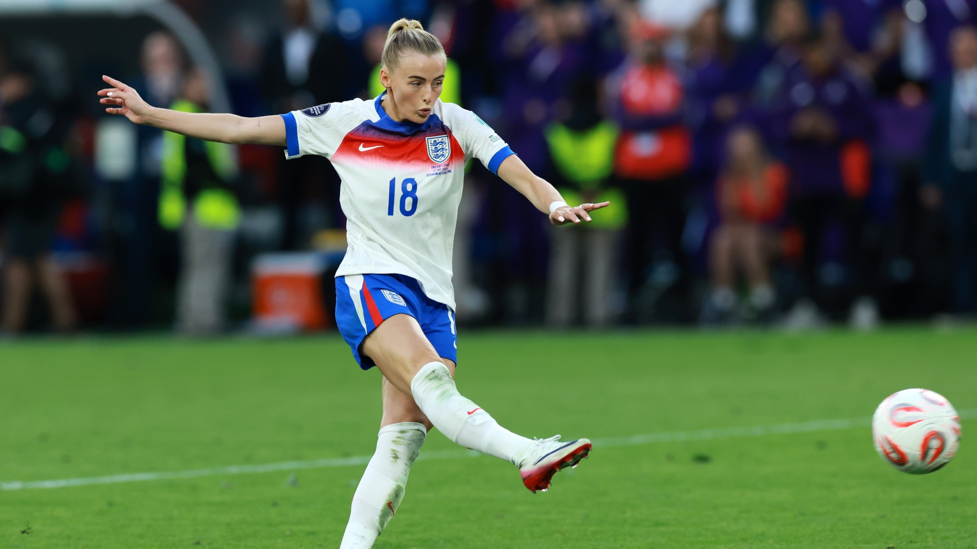Chloe Kelly converts the decisive penalty.