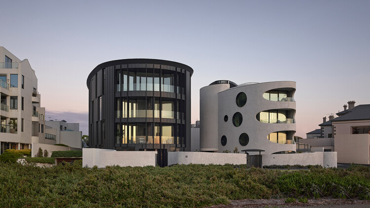 Esplanade Brighton Apartment / Wood Marsh - Image 1 of 25