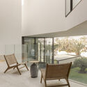 Cleft House / TAEP/AAP - Interior Photography, Living Room, Wood, Chair