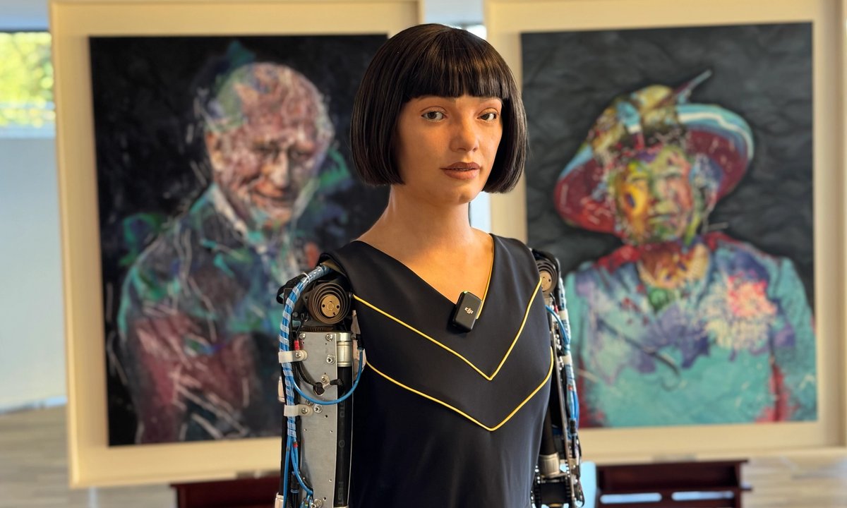 Crowning AI-chievement: robot artist creates portrait of King Charles - The Art Newspaper