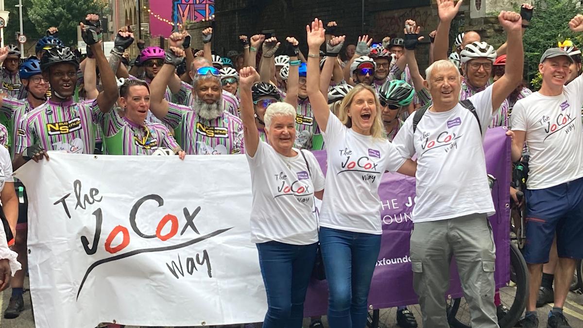 Riders cycle from Yorkshire to London for Jo Cox