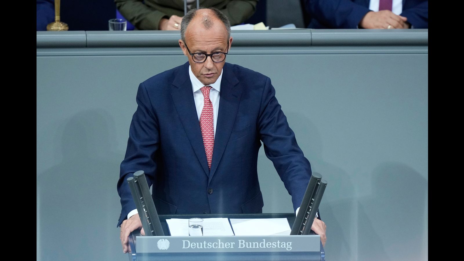 In German budget debate, Merz threatens Russia with war and declares himself leader of Europe