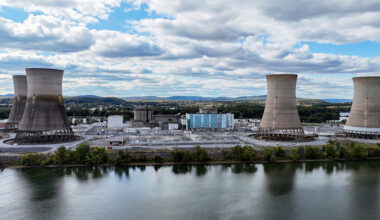 Three mile power plant being converted to run datacenters.