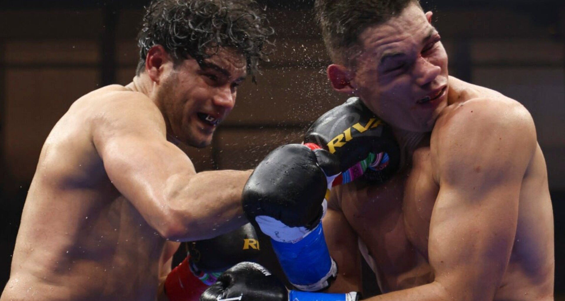 Gilberto Ramirez lands a right uppercut flush on the jaw of Chris Billam-Smith
