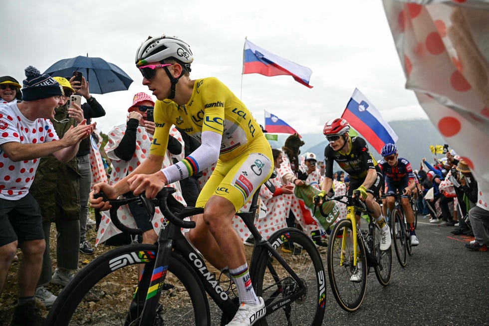 uae team emirates xrg team's slovenian rider tadej pogacar wearing the overall leader's yellow jersey cycles in the final ascent of col de la loze ahead of team visma lease a bike team's danish rider jonas vingegaard (c) and team picnic postnl team's british rider oscar onley (r) during the 18th stage of the 112th edition of the tour de france cycling race, 171.5 km between vif and courchevel col de la loze, in the alps, southeastern france, on july 24, 2025. (photo by loic venance / afp)