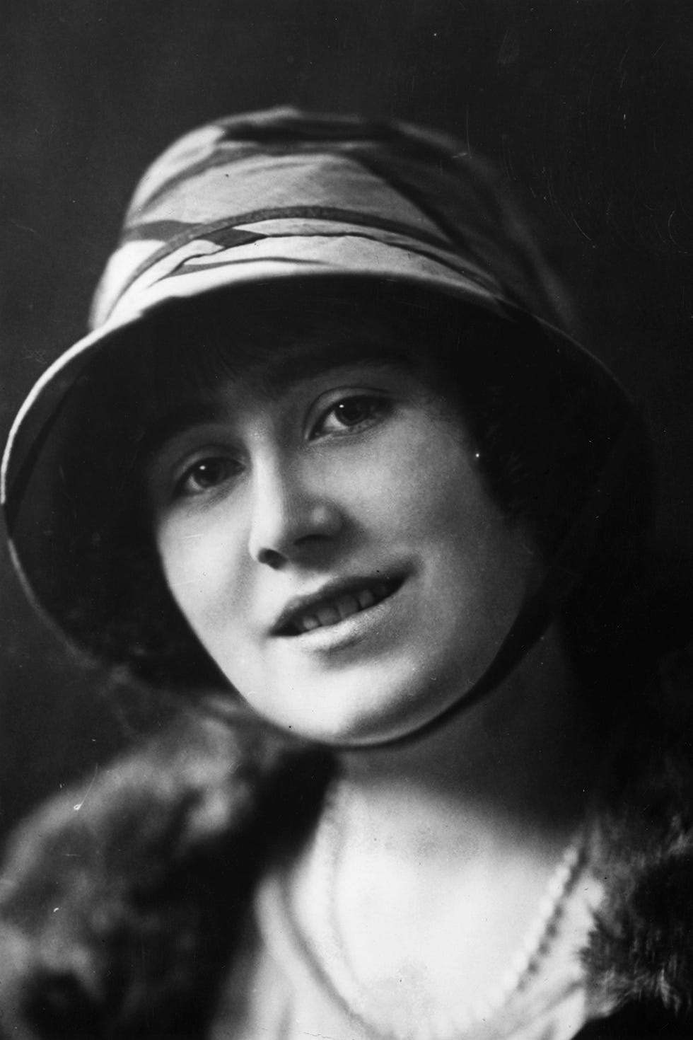 Face, Photograph, Beauty, Black-and-white, Portrait, Nose, Hat, Monochrome, Smile, Monochrome photography, 