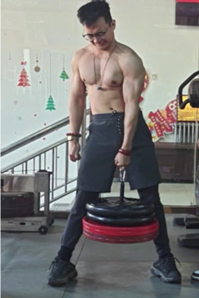 Liu lifting the weight