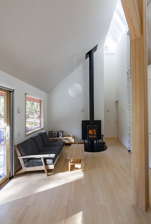 House in the Forest / Office Ten Architecture - Interior Photography, Living Room, Wood, Lighting, Chair
