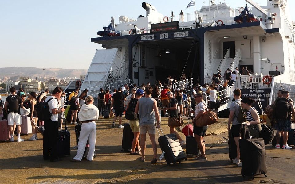 Coastal shipping traffic strong despite pressures