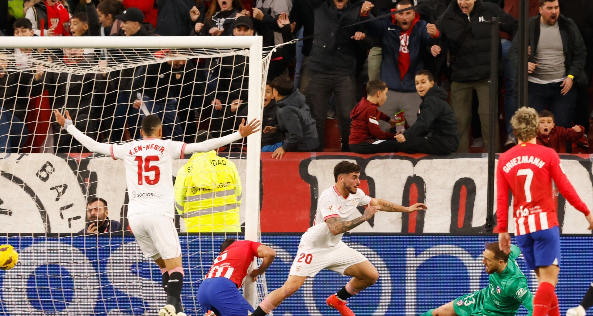 Sheffield United face promotion rivals in race to sign striker; club open to offers