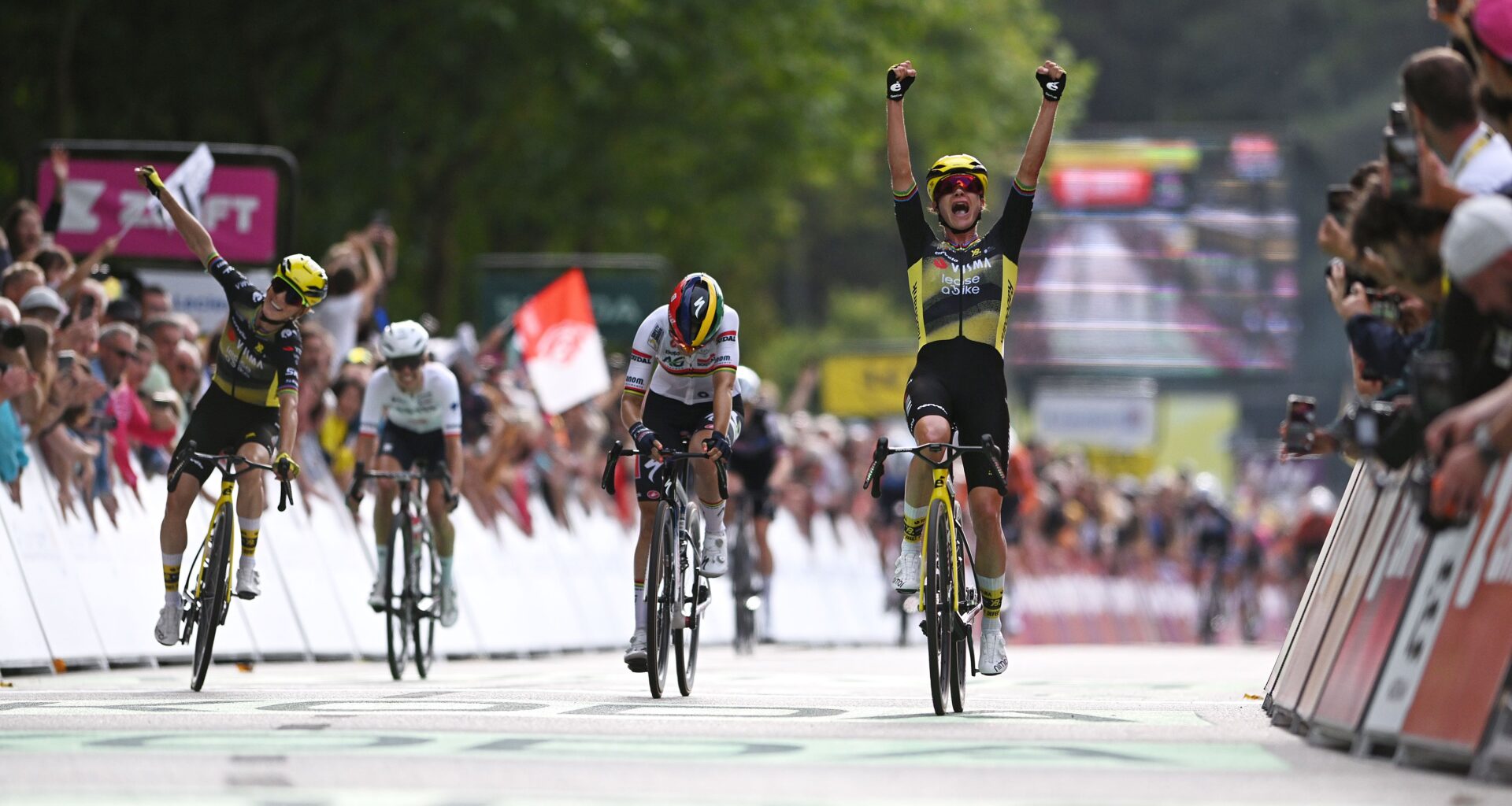 As it happened: Late drama on the line for stage 1 of the Tour de France Femmes 2025