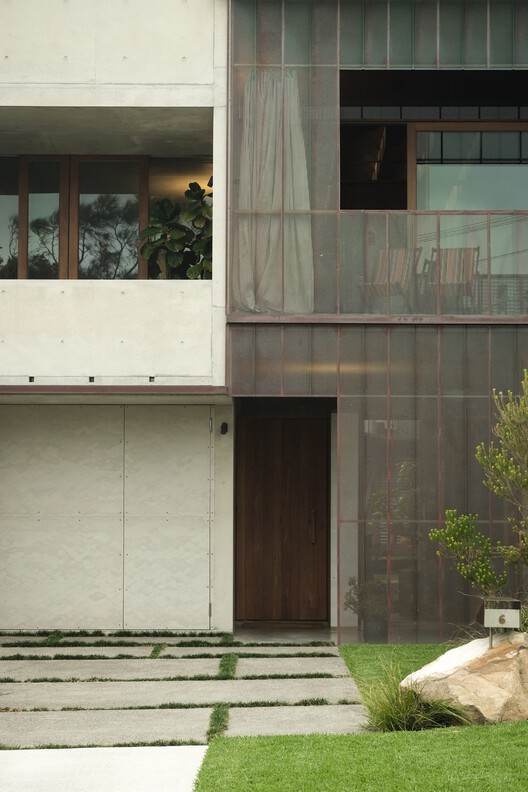 Lagoon House  / Peter Stutchbury Architecture - Interior Photography, Concrete, Balcony