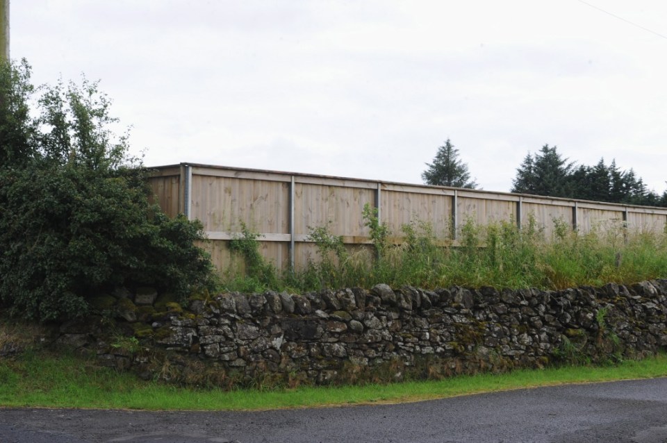 17/07//25..Perimiter Fences at Lewis Capaldi,s farm house in Eaglesham