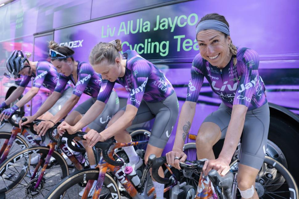 2025 Liv AlUla Jayco warm up