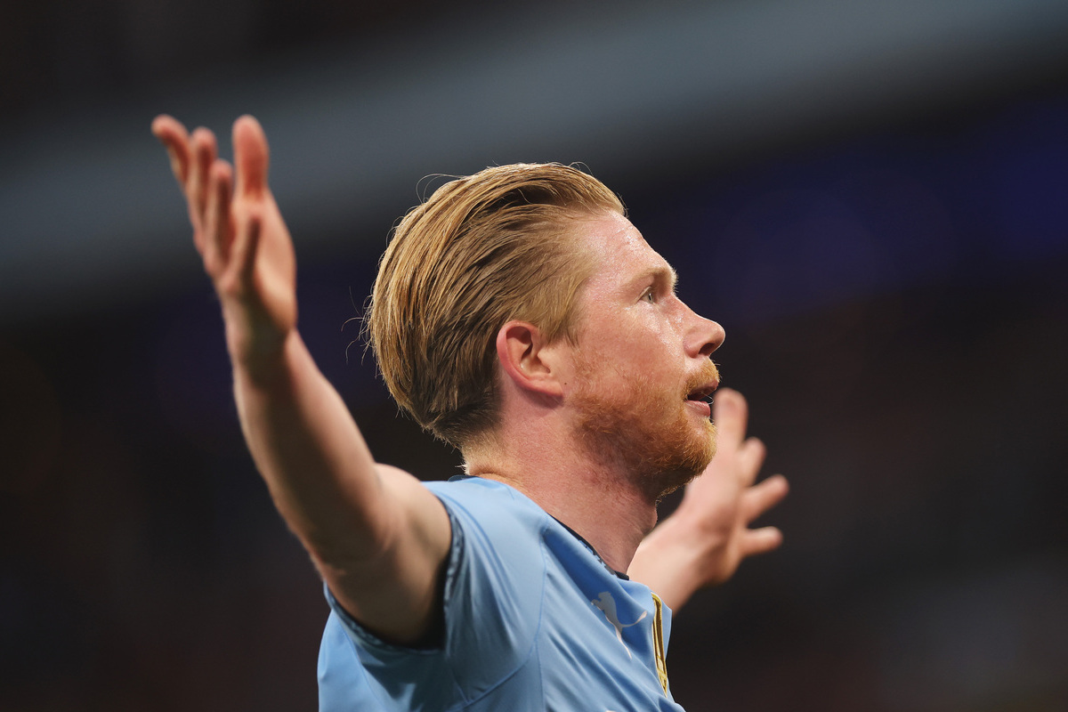 MANCHESTER, ENGLAND - MAY 02: Kevin De Bruyne of Manchester City celebrates scoring his team's first goal during the Premier League match between Manchester City FC and Wolverhampton Wanderers FC at Etihad Stadium on May 02, 2025 in Manchester, England. (Photo by Carl Recine/Getty Images)