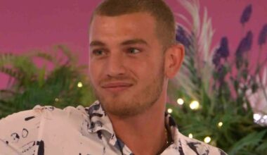Love Island fans 'expose Blu’s game plan to win £50k prize' after shock return and beg girl not to fall for it