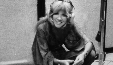 Stevie Nicks on What Saved Her From Having Her “Dreams Crushed” in Fleetwood Mac