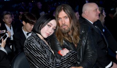 Noah Cyrus Performs With Dad Billy Ray in London: Watch
