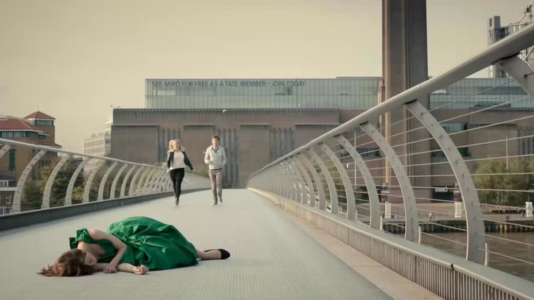 People running to help Princess Susannah on a bridge in London in Black Mirror
