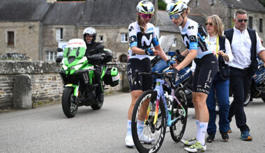 Marlen Reusser helps teammate Liane Lippert on stage 1 of the Tour de France