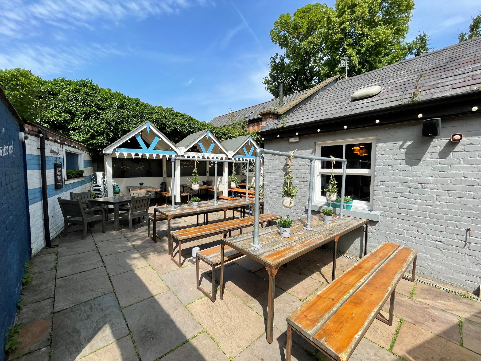 ye-olde-cock-inn-pub-heated-outdoor-terraces-manchester
