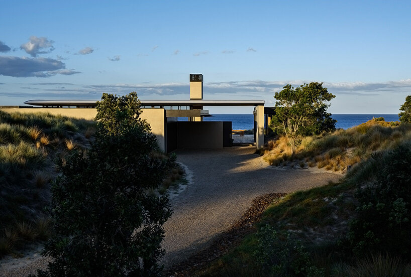 olson kundig frames new zealand coastline with modern beach house 'te whare tupu kirikiri'
