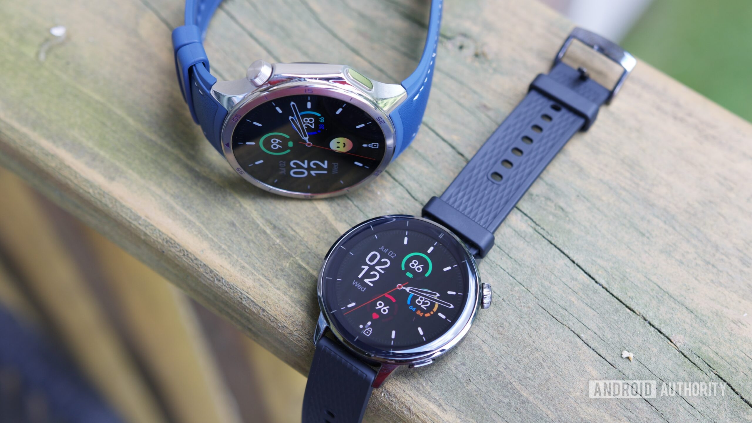 The OnePlus Watch 3 (43mm) next to the regular OnePlus Watch 3.