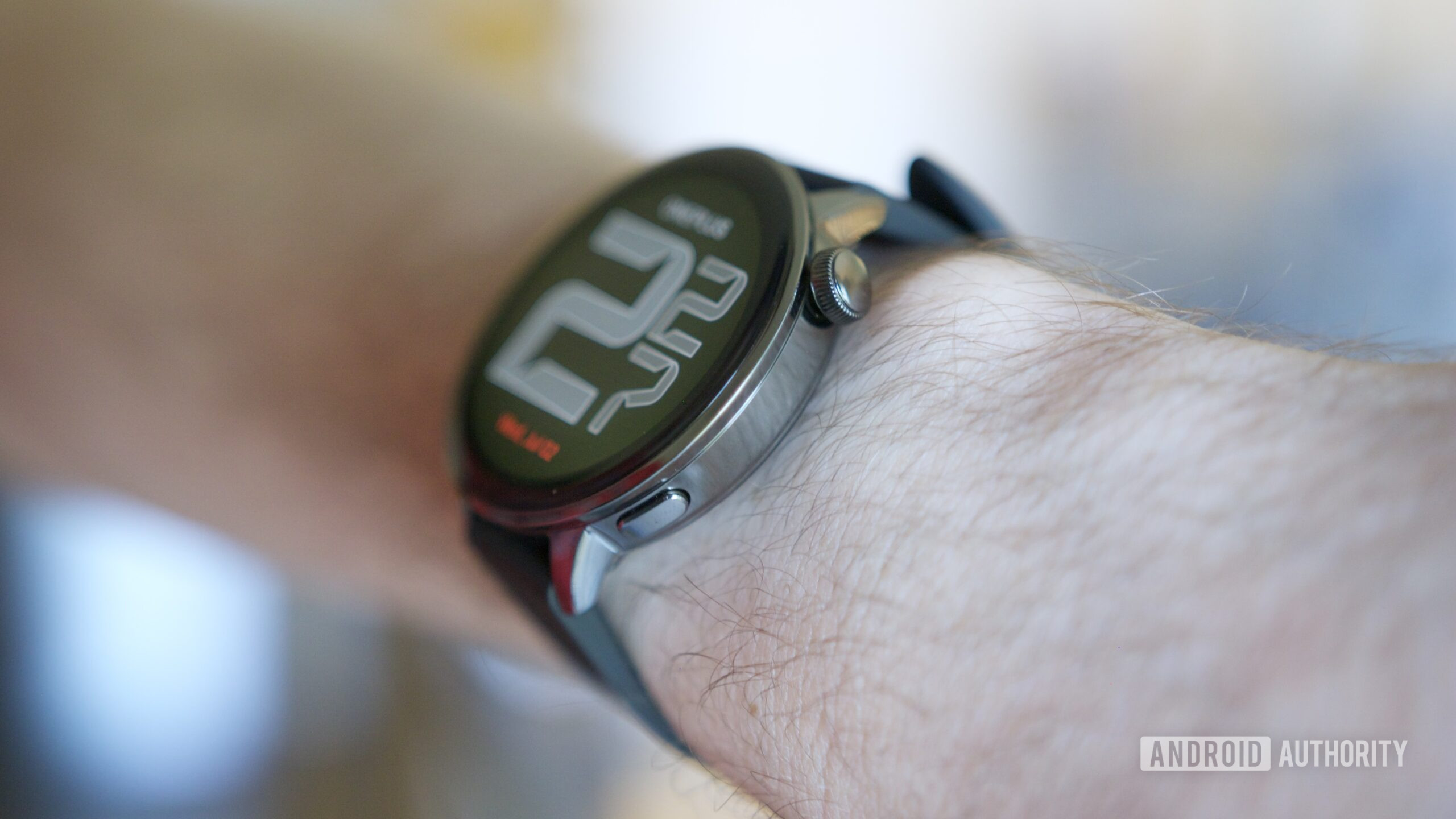 A side view of the OnePlus Watch 3 (43mm) on someone's wrist.