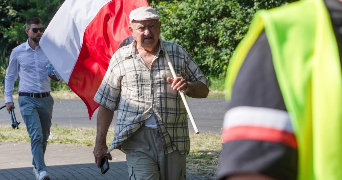 Poland’s Tusk tells far-right vigilantes on German border to go home – POLITICO
