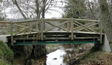 The tiny bridge in Spain that fascinates the British press: 'Cross it and you move an hour into the future'