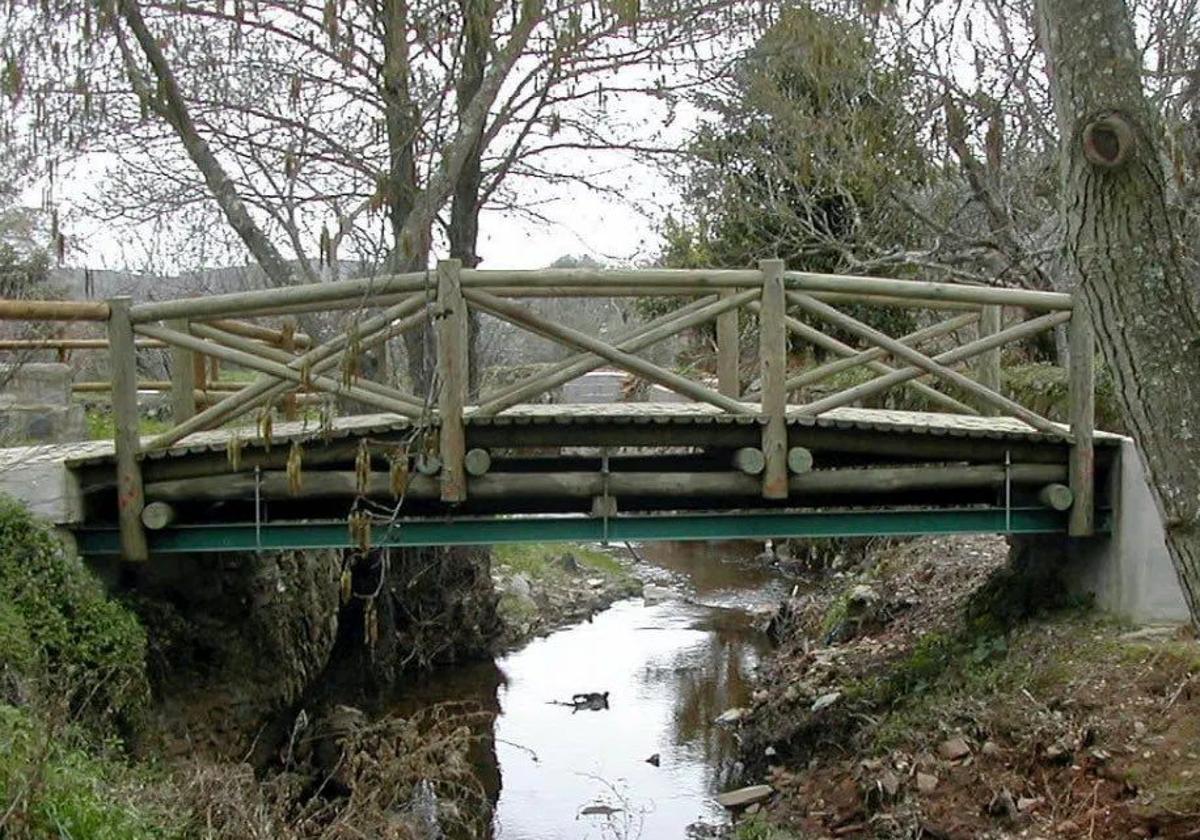 The tiny bridge in Spain that fascinates the British press: 'Cross it and you move an hour into the future'