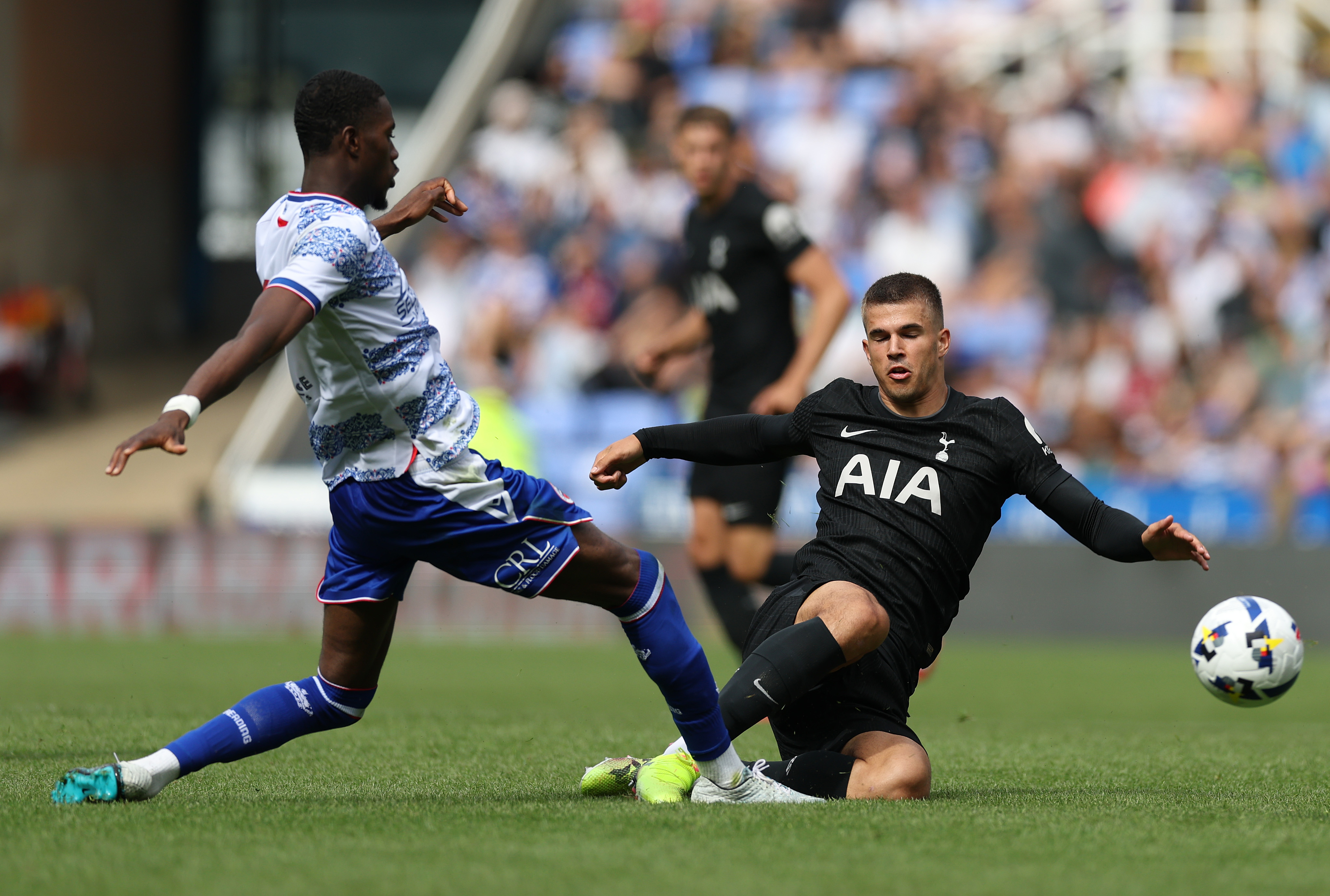 Luka Vuskovic of Tottenham Hotspur tackles Kelvin Ehibhatiomhan of Reading during the pre-season