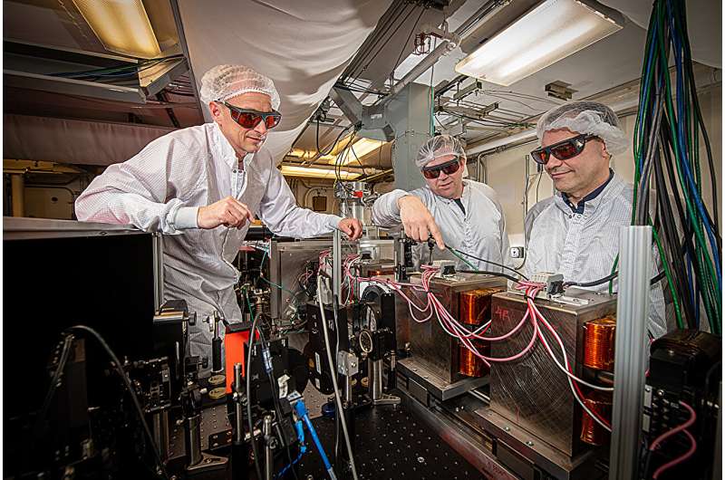 Researchers make key gains in unlocking the promise of compact X-ray free-electron lasers