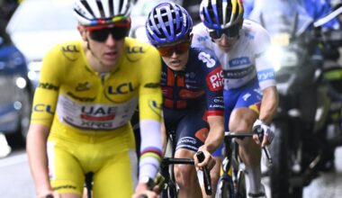 Oscar Onley on stage 19 of the Tour de France, chasing Tadej Pogačar, followed by Florian Lipowitz