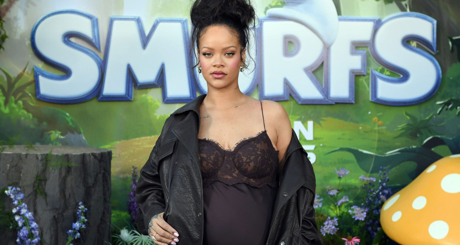 Rihanna reveals her go-to karaoke song 