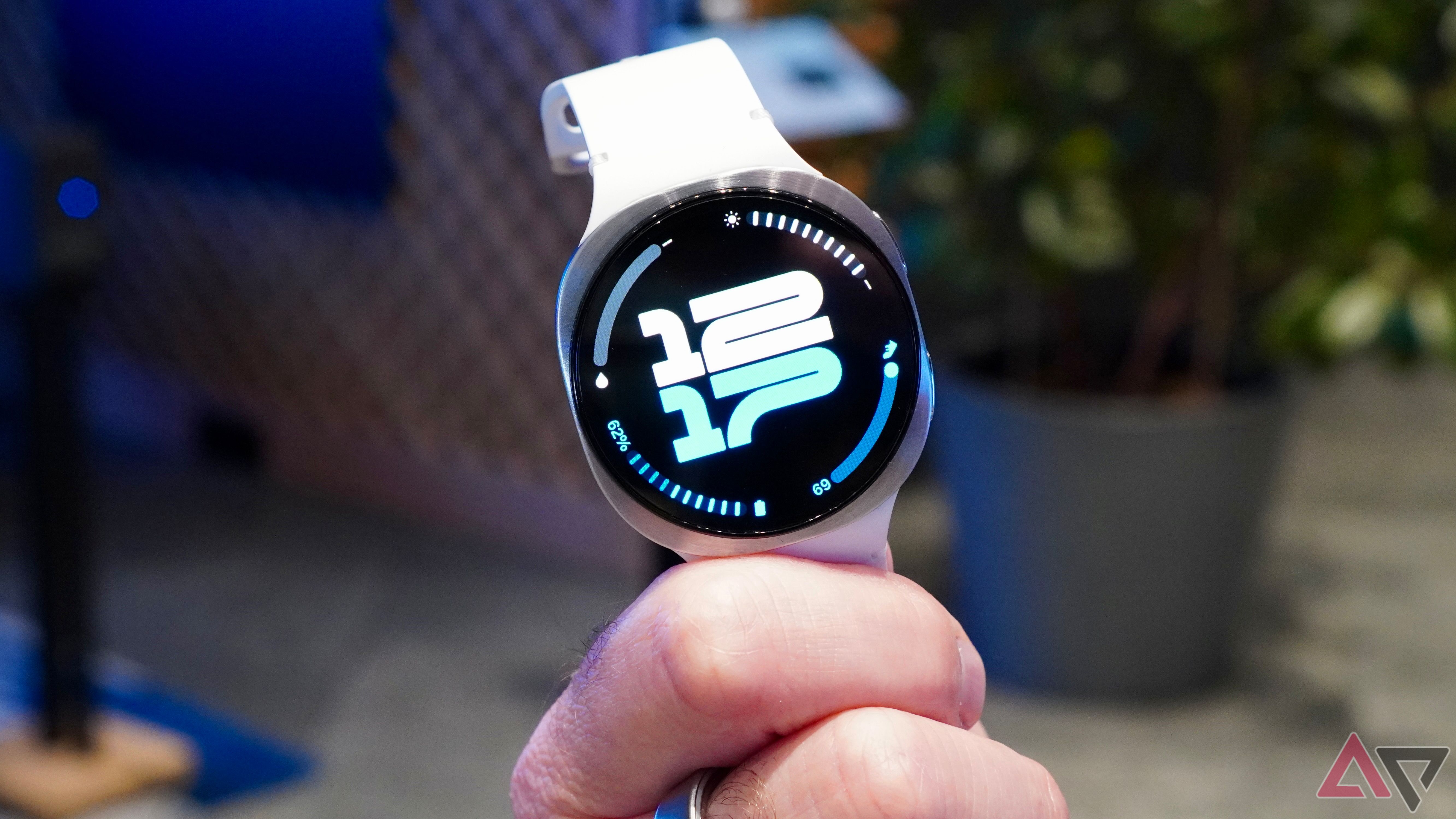 samsung-galaxy-watch-8-holding
